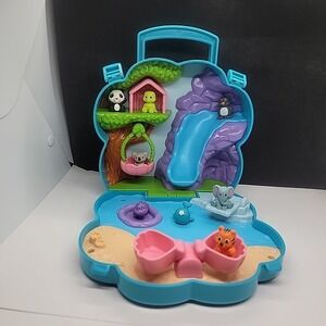 Lakeshore Learning Carry Case Animal Playset Beach Paw Print Blue With 8 Pets